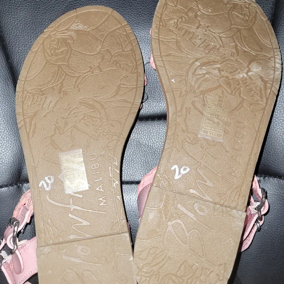 Blowfish Pink Strappy Sandals for Casual Comfort - Picture 3 of 4